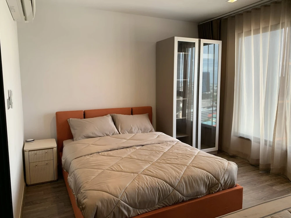 For rent: Life Ladprao Valley, very high floor room (30th floor), fully furnished, book now, don't wait.