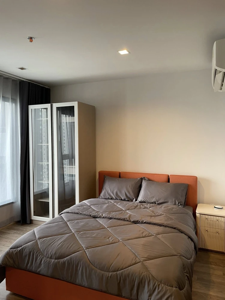 For rent: Life Ladprao Valley, a lovely room with complete furniture and appliances. Just bring your bags and move in!