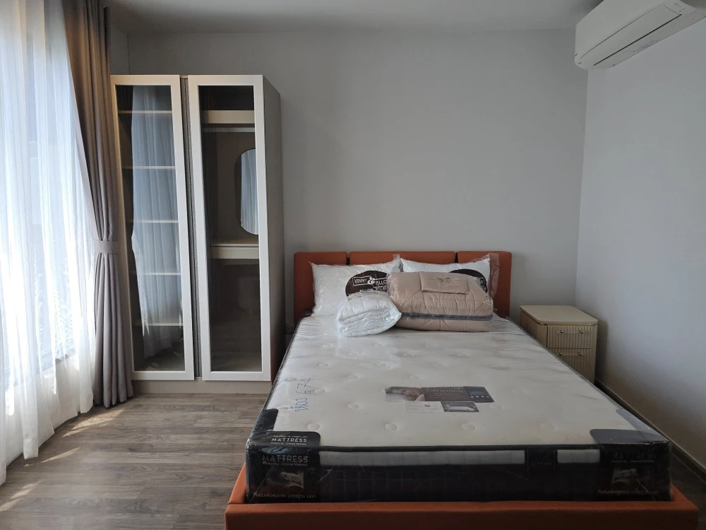 For rent: Life Ladprao Valley, a nice room with a beautiful city view from a high floor. Comes with complete furniture. Don't miss it.