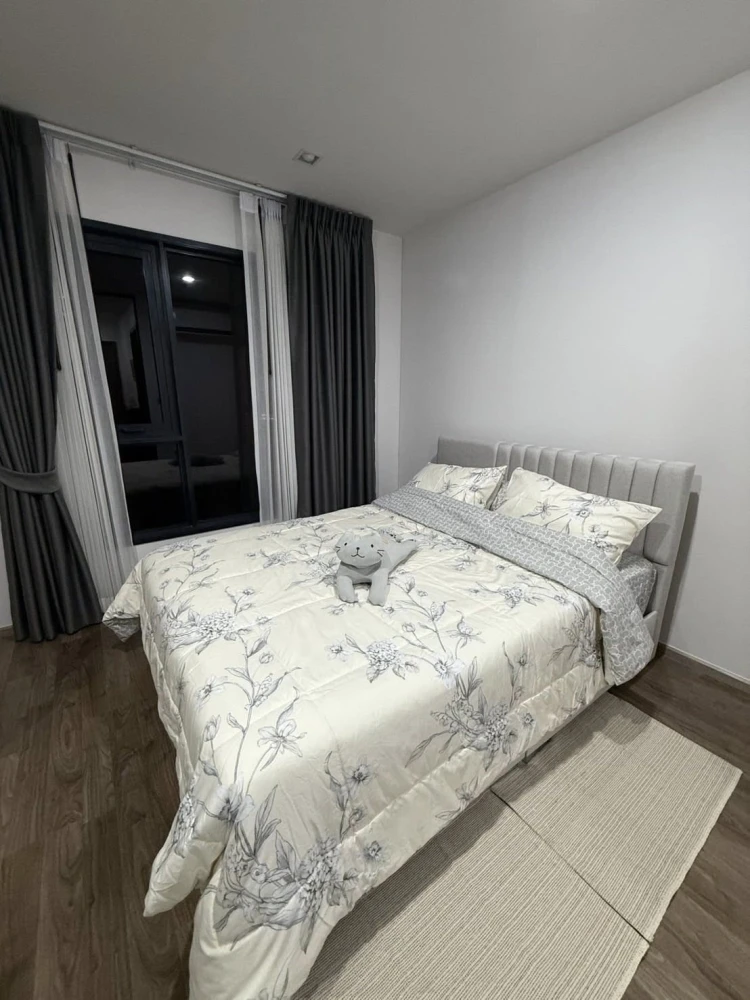 For rent: Life Ladprao Valley, studio room, high floor, garden and pool view, north facing (not hot, not direct sunlight). Don't miss out!