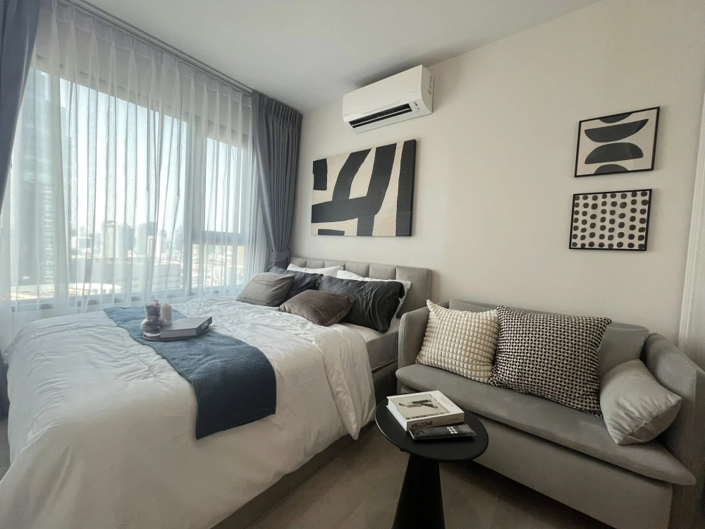For rent: Life One Wireless, 26th floor. High floor, bright and airy view. Fully furnished with all appliances. Ready to move in.