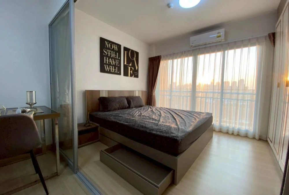 For rent: Life One Wireless, 32nd floor, very high, beautiful city view, north-facing room, cool and comfortable, ready to move in immediately.