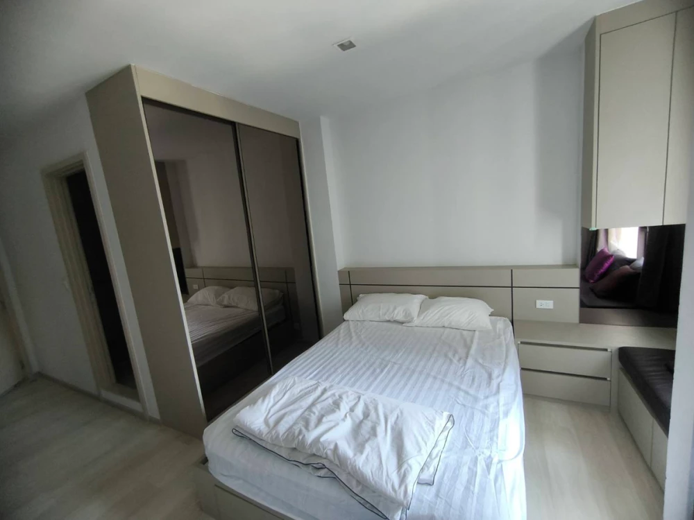 For rent, Life One Wireless, 39th floor, high floor, good view, fully furnished, nice to live in, reserve now, don't miss out.