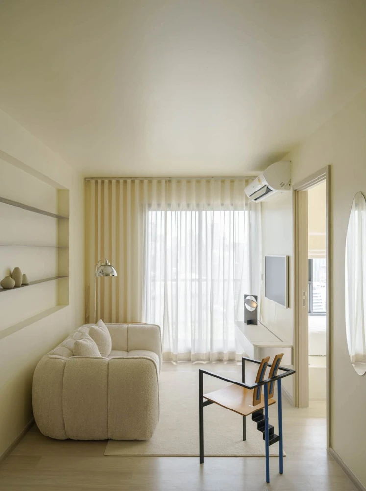 Life One Wireless for rent. Stunning city view, high floor, fully furnished with appliances. Booking required.