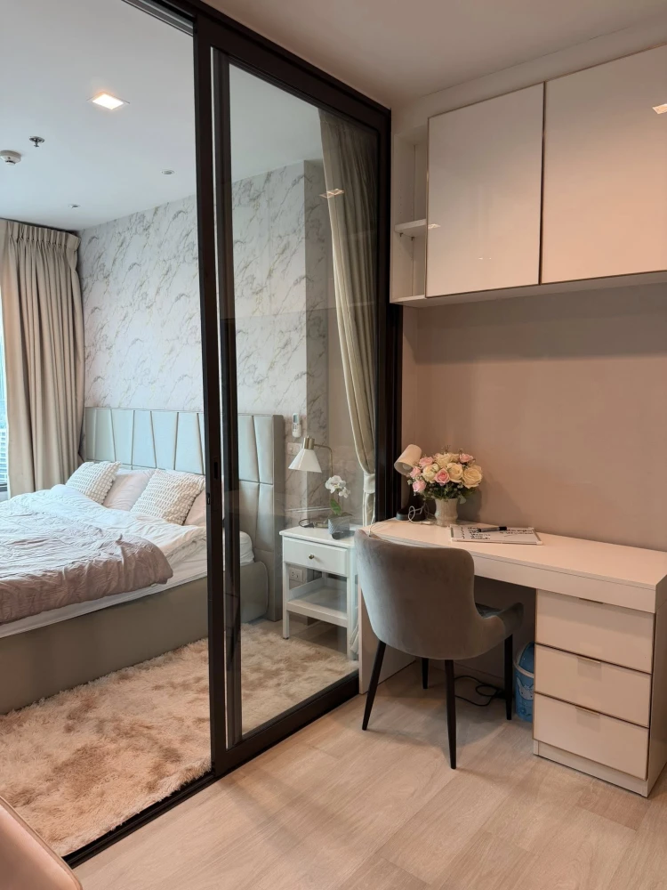 For rent: Life One Wireless, high floor unit, beautifully decorated, city view, premium location, fully furnished with appliances, ready to move in.