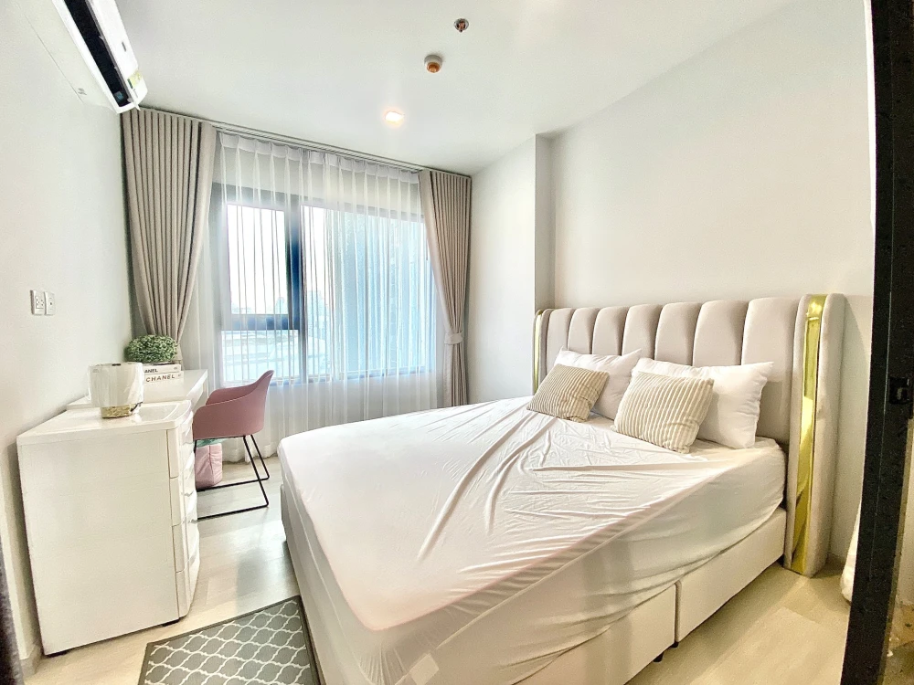 For rent, Life One Wireless, beautifully decorated room, luxurious and expensive, beautiful view from high floor, good location, book now.