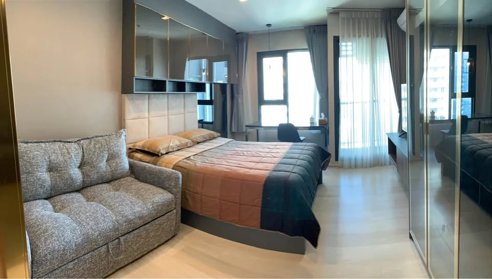 For rent: Life One Wireless, Studio room, very high floor, fully furnished and electric appliances. Interested, please book now.