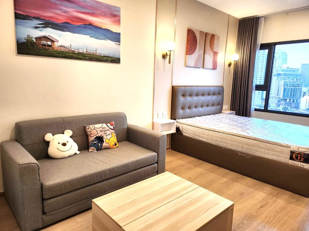 For Rent: Life Rama 4 - Asoke. 14th floor, corner unit, city view, fully furnished. Book now!