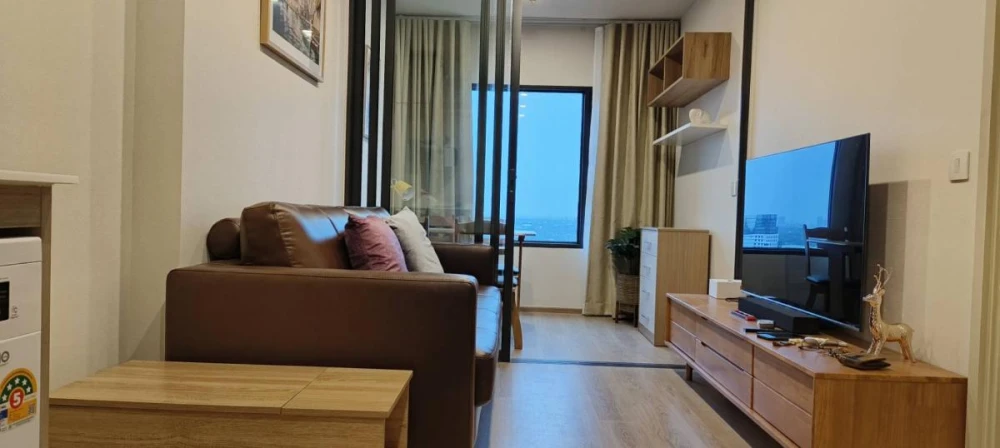 For rent: Life Rama 4 - Asoke, 24th floor, Chao Phraya River view, fully furnished room, nice to live in. If you don't book, you'll really miss out.