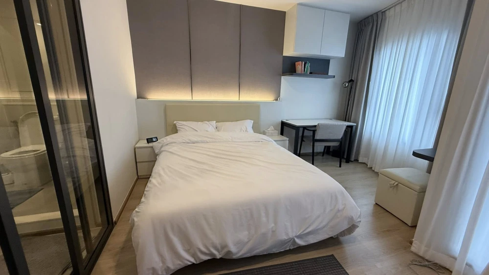 For rent: Life Rama 4 - Asoke, outstanding design, clean and cool bedroom, Chao Phraya River view, complete with a complete living solution.