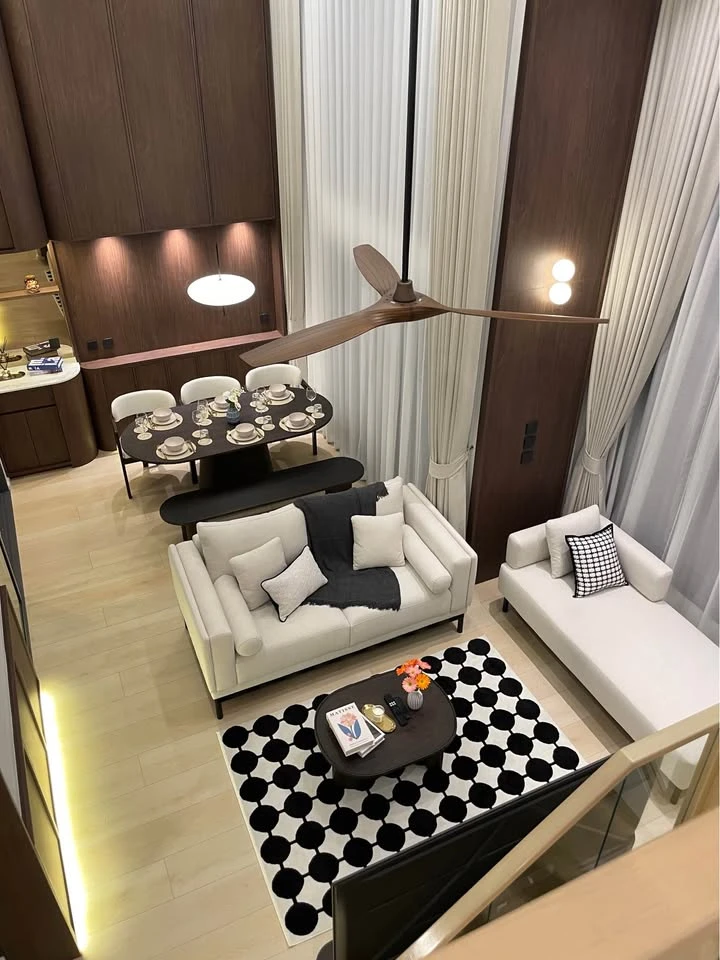 For rent: Life Rama 4 - Asoke, spacious room, plenty of usable space, fully furnished, all in one place. Don't miss out, you'll regret it.