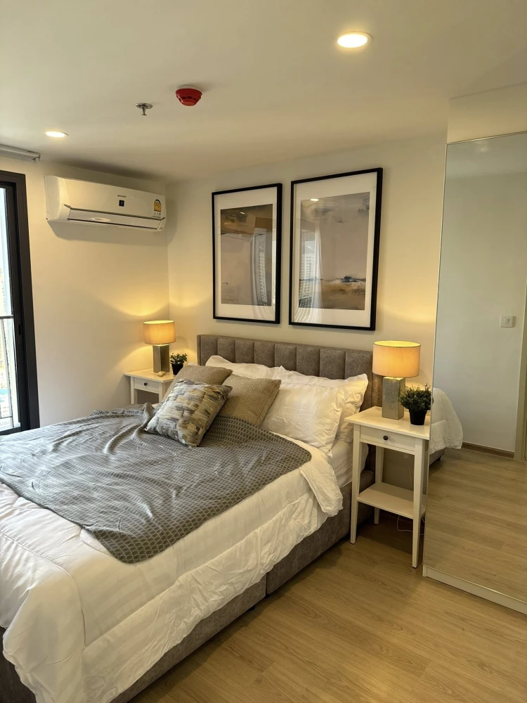 For rent: Life Rama 4 - Asoke, north-facing unit in a prime location. Beautifully decorated with a coordinated color scheme, stunning views. Book now