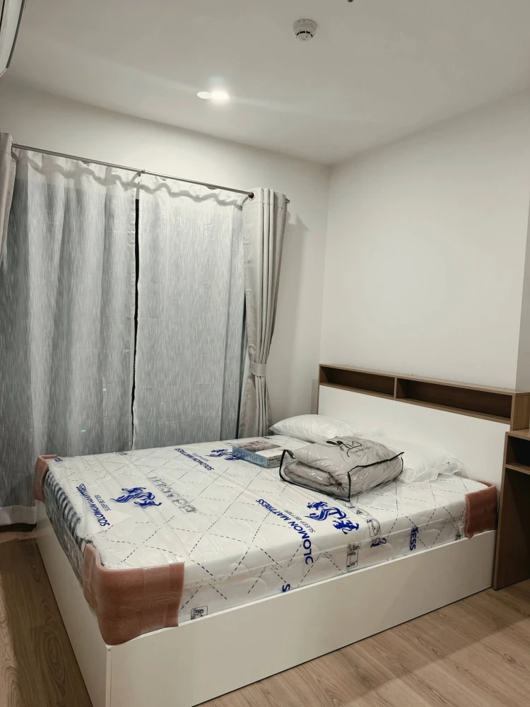 For rent: Life Rama 4 - Asoke, high floor unit with Benjakitti Park view. Experience the warmth of home.