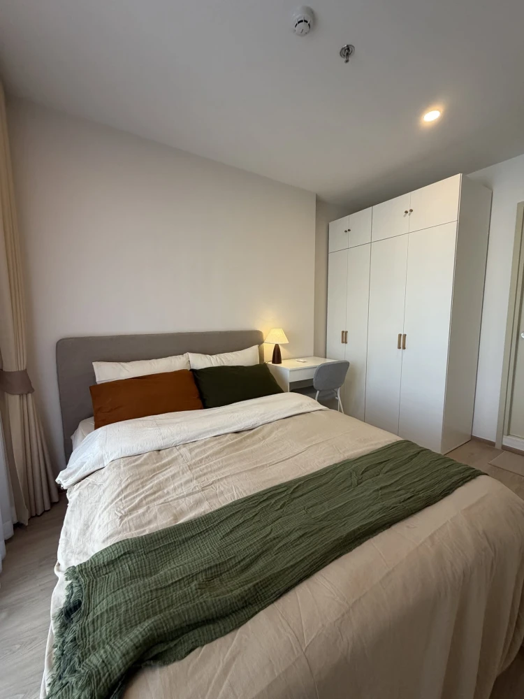 For rent: Life Rama 4 - Asoke. Beautifully furnished unit in a prime location with excellent facilities. Don't miss out!