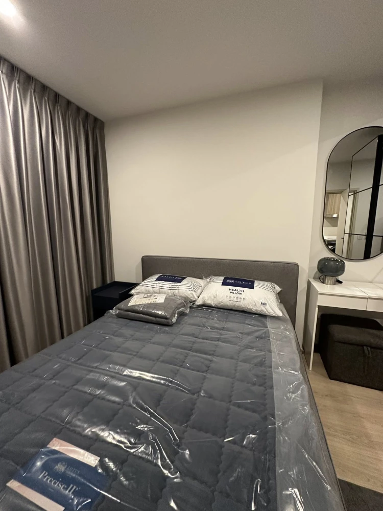 For rent: Life Rama 4 - Asoke, 1 bedroom, 1 bathroom, decorated in a controlled tone, comes with complete furniture, book now.