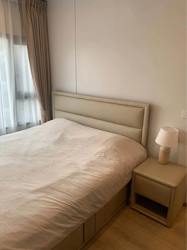 For rent: Life Rama 4 - Asoke, 1 bedroom, 1 bathroom. Great location, convenient transportation, fully furnished. Book now!