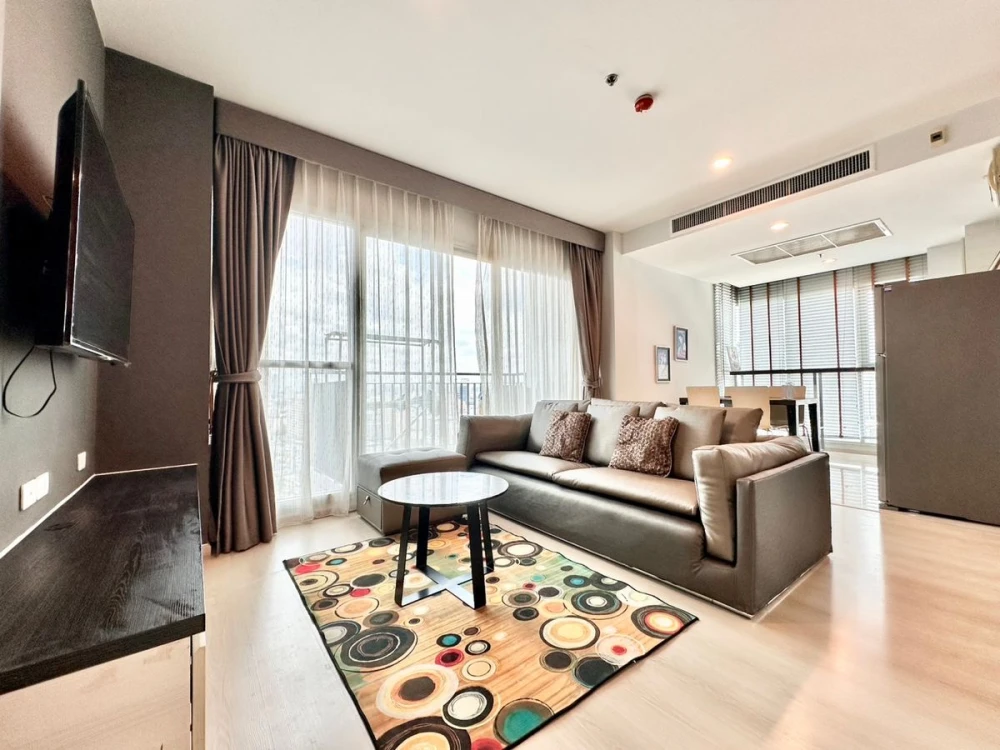 For rent: Life Ratchadapisek, 21st floor, corner room, city view, fully furnished, ready to move in, reserve now, hurry!