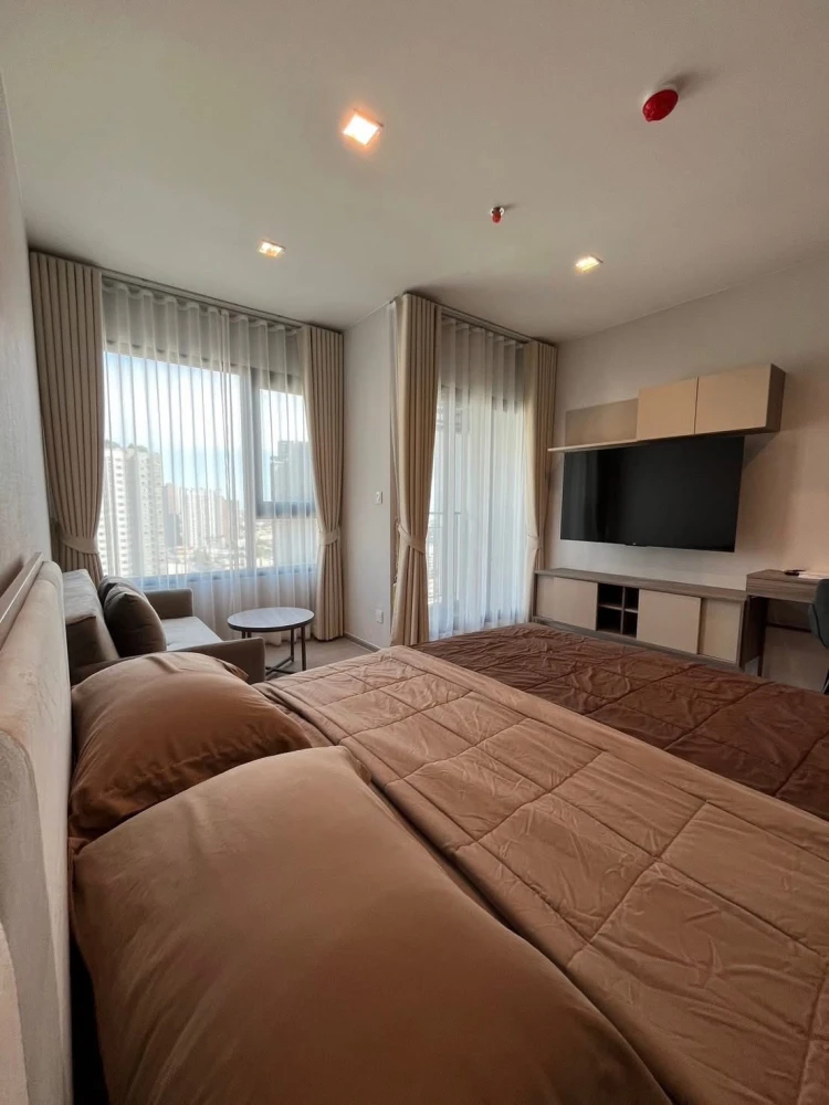 For rent: Life Sathorn-Sierra, 23rd floor. A lovely, fully furnished unit. Book now!