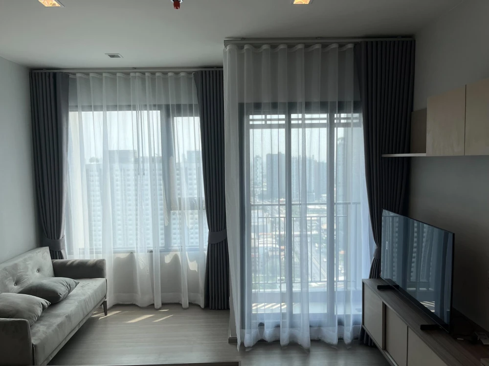 For rent: Life Sathorn-Sierra. A lovely unit in a great location with convenient transportation and stunning high-floor views. Don't miss out!