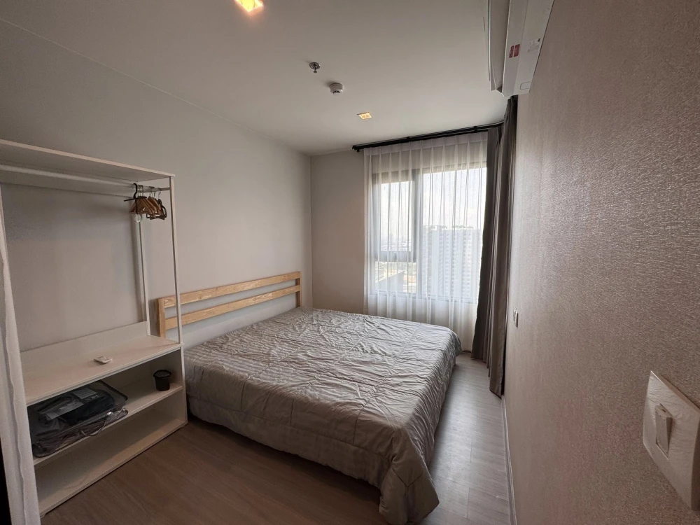 For rent: Life Sathorn-Sierra condo. Nice unit with complete appliances and beautiful high-floor views. Book now!