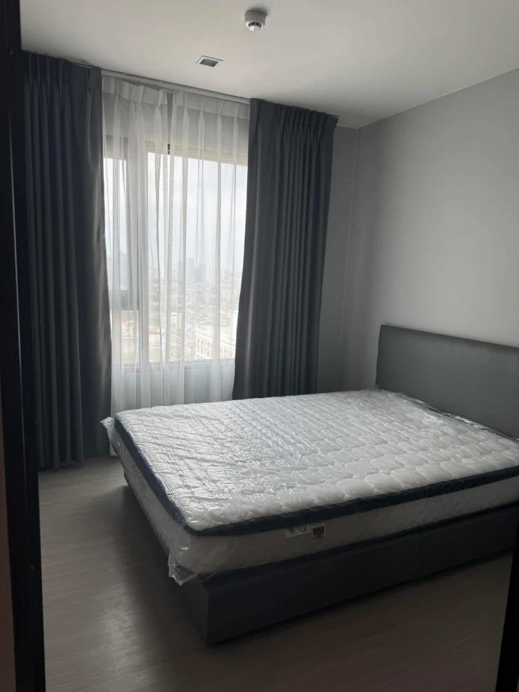 For rent: Life Sathorn Sierra, 1 bedroom, 1 bathroom, with walk-in closet. Great location. Don't miss out!