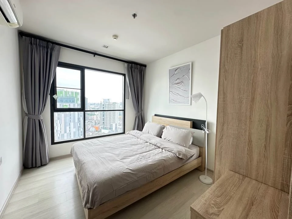 For rent: Life Sukhumvit 48, 26th floor, very high, with a stunning city view, fully furnished, very worth booking.