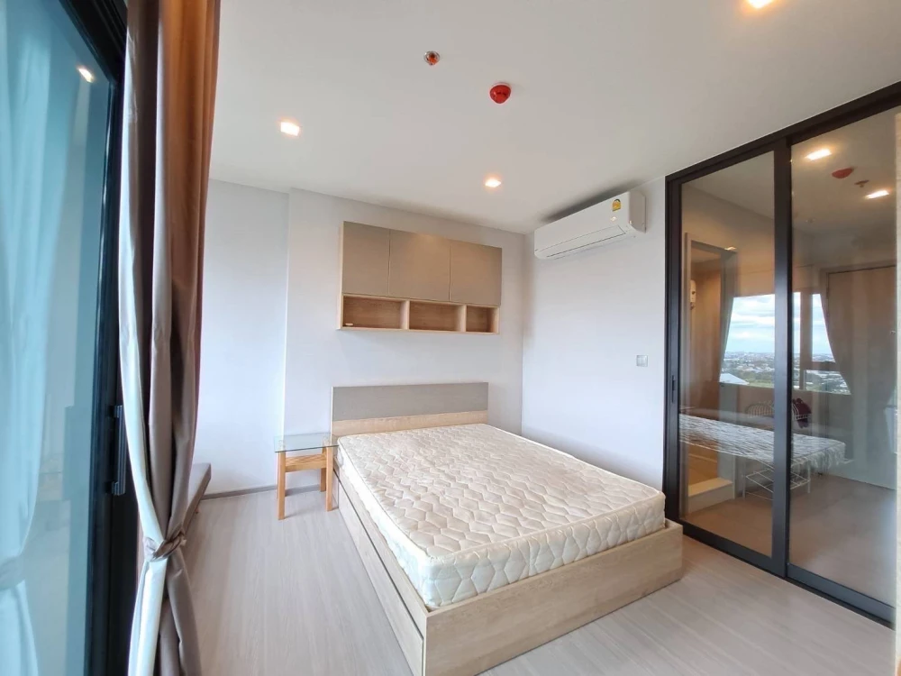 For rent: Life Sukhumvit 62, studio room, 17th floor, good view, affordable price. You must not miss it.