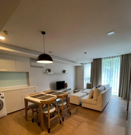 For rent: Liv@49, 3rd floor, spacious and comfortable unit, fully furnished. Book now!