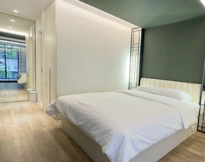 For rent: Liv@49 (Sukhumvit 49). Beautiful, fully furnished, and comfortable room. Book now! Don't miss out!