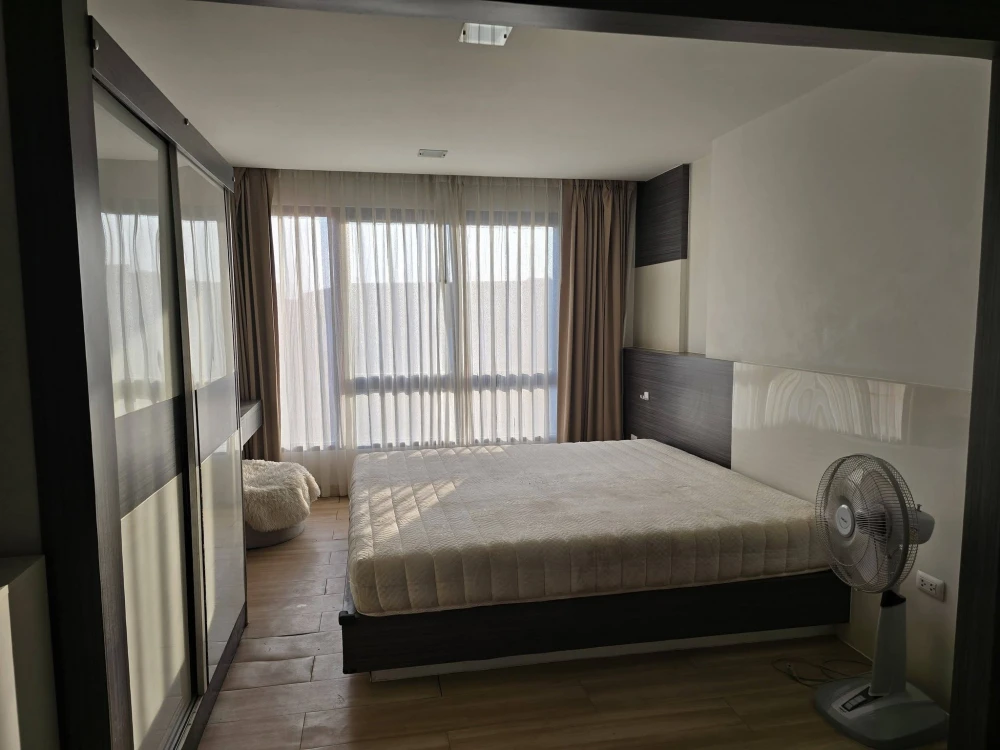 For rent: Living Avenue Bangsaen. Spacious and comfortable room, fully furnished. Just bring your suitcase! Book now before it's too late!
