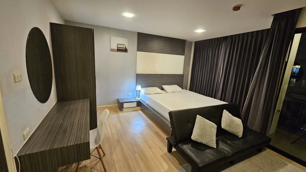 Living Avenue Bangsaen condo for rent, 8th floor, fully furnished, pool view. Book now!