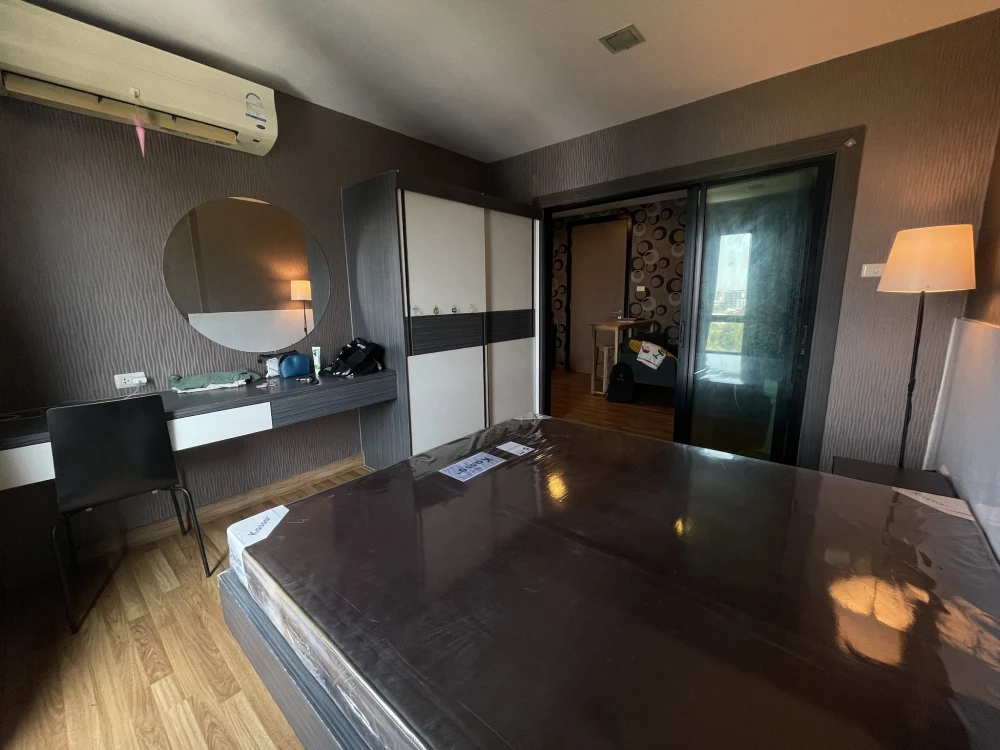 For rent: Living Avenue Bangsaen, beautifully decorated and fully furnished unit with high-quality wallpaper. Excellent amenities. Book now!
