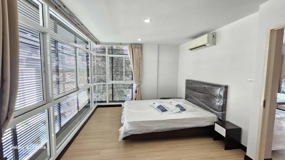 For rent: Lugano Ladprao 18, a large, spacious room with plenty of usable space. Great price. Come reserve today. Don't miss out!