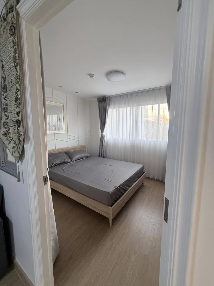 For rent: Lumpini Center Happyland. Unobstructed view, no buildings blocking the view. Book now before it's too late!
