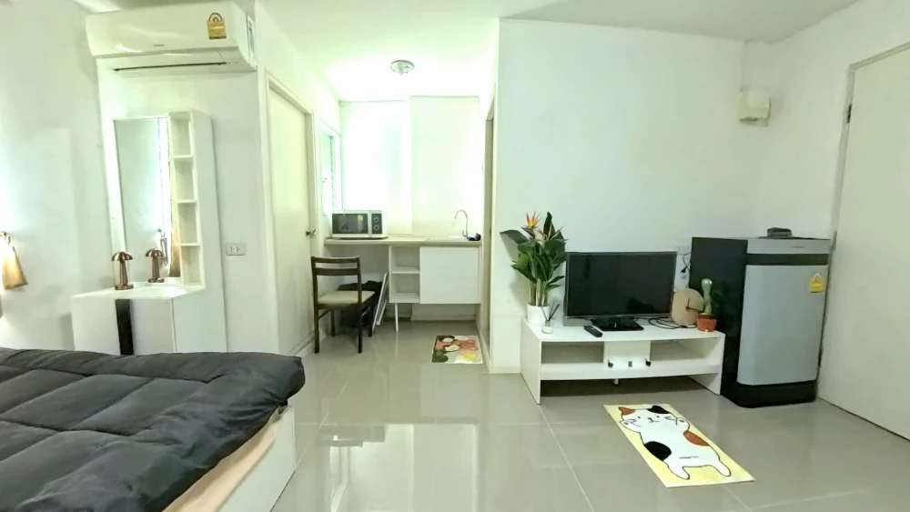 For rent: Lumpini Condotown Chonburi - Sukhumvit, 2nd floor, nice room, just bring your bag.