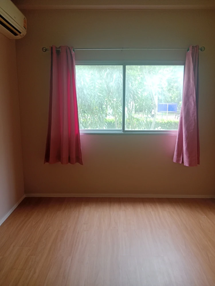 For rent: Lumpini Condo Town Chonburi - Sukhumvit, 3rd floor, empty room, airy, spacious, book now, urgently.