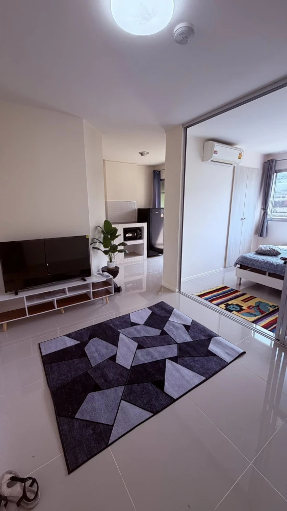 For rent: Lumpini Condo Town Chonburi - Sukhumvit, 4th floor, partitioned room, fully furnished, ready to move in. Book now!