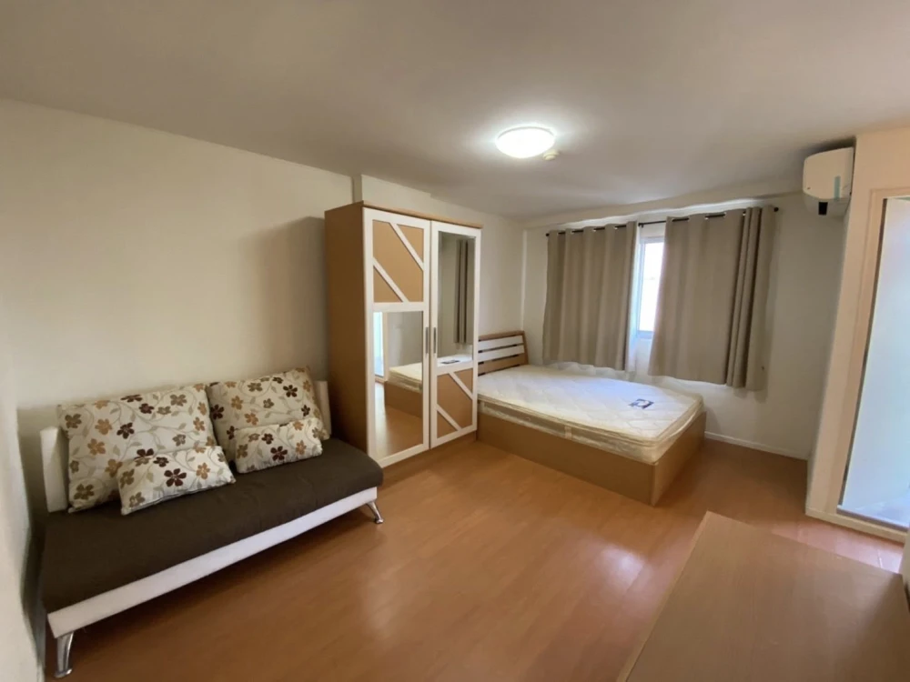 For rent: Lumpini Condotown Chonburi - Sukhumvit. Comfortable room, fully furnished. Don't miss out on this great deal!