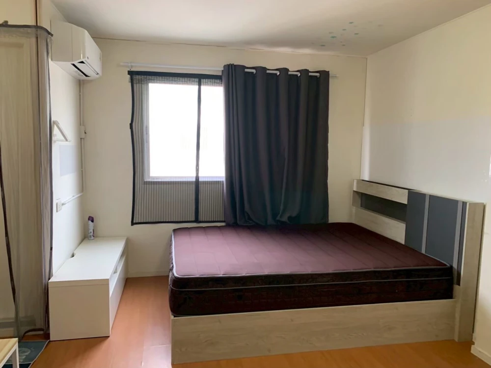 For rent: Lumpini Condotown Chonburi - Sukhumvit. Comfortable room. Comes with complete furniture. Just bring your bags and move in.