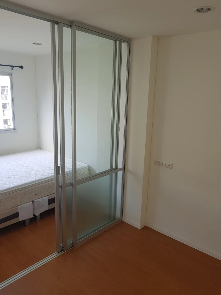 For rent: Lumpini Condo Town Ramindra-Lat Pla Khao, studio room, good location, fully equipped, reserve now!