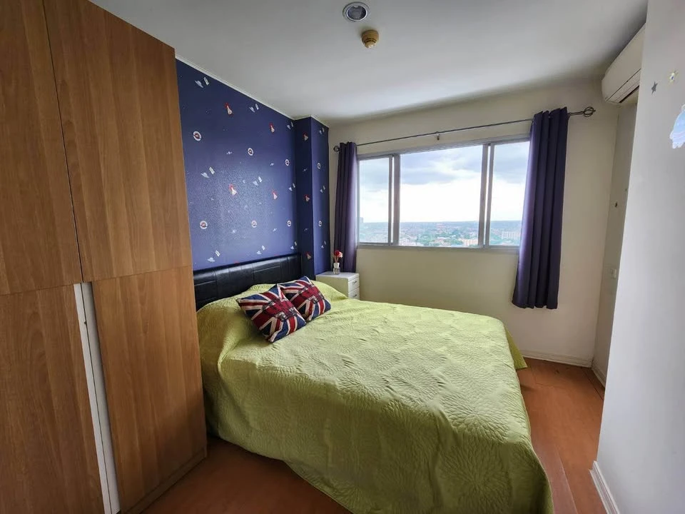 For rent: Lumpini Condo Town Ramintra - Nawamin, corner room, high floor, clear outside view, comfortable to the eyes, no buildings blocking the way,