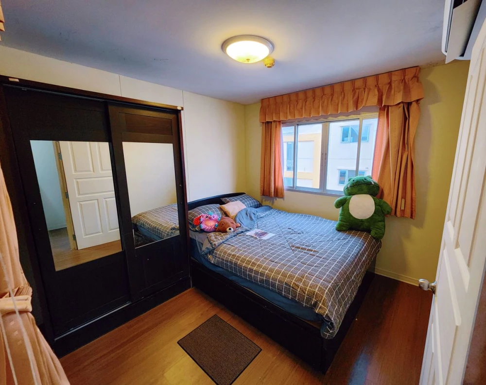 For rent: Lumpini Condo Town Rattanathibet, 8th floor, nice room, fully furnished, reserve now, hurry!