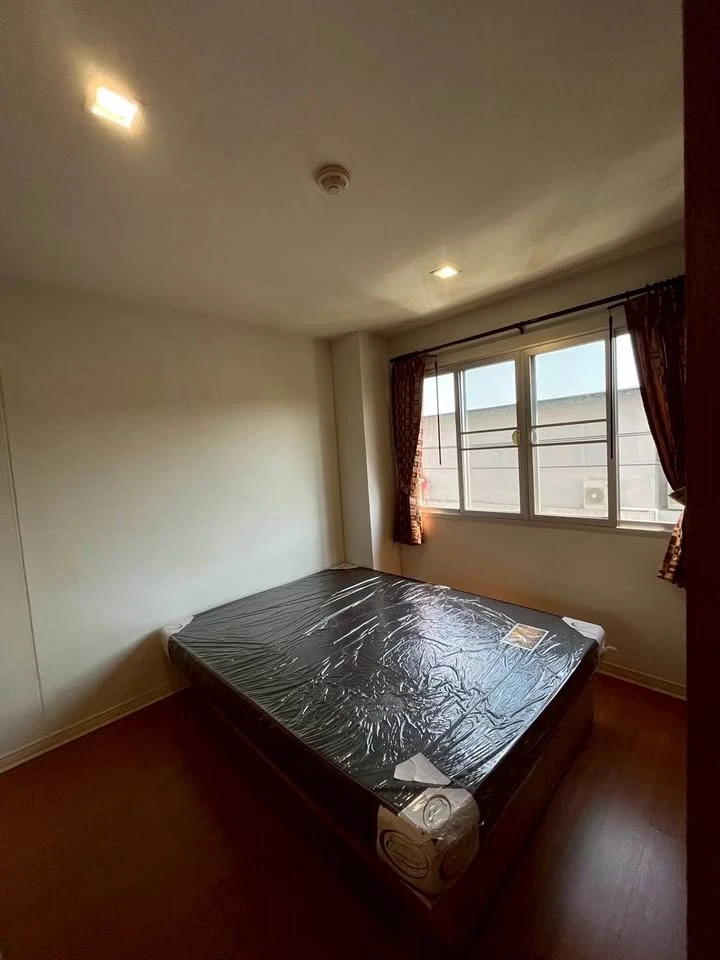 For rent: Lumpini Condotown Bodindecha-Ramkhamhaeng. Spacious and comfortable room with full furnishings. Book now!