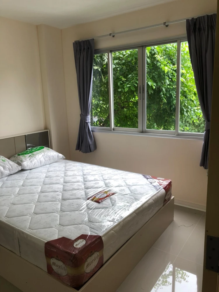 For rent: Lumpini Condotown Bodindecha-Ramkhamhaeng. Ready to move in. Balcony with good ventilation and tree view. Affordable price. Book now!
