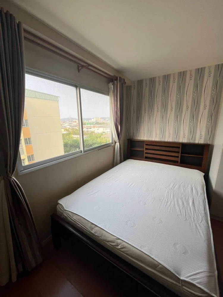 For rent: Lumpini Condotown Chonburi - Sukhumvit, 7th floor unit. High-quality wallpaper and fully furnished. Book now!