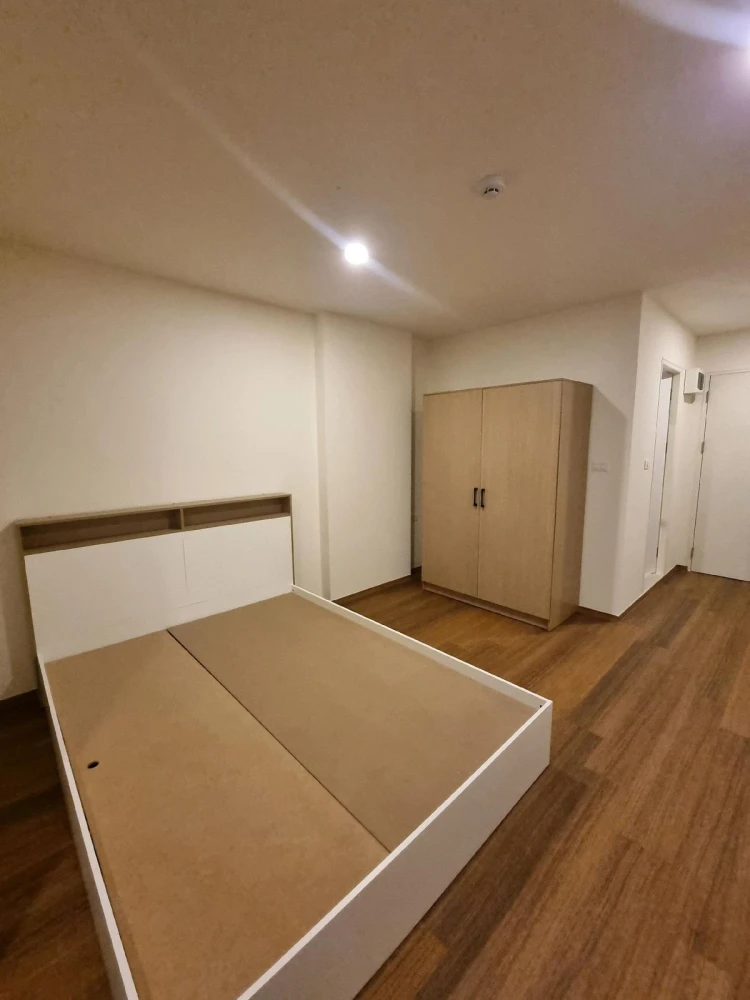 For rent: Lumpini Condotown Ekachai 48, 2nd floor, comes with furniture and appliances. Reserve now, urgently.
