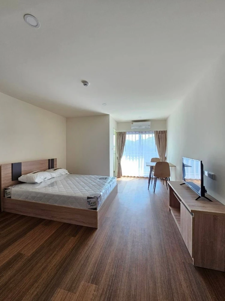 For rent: Lumpini Condotown Ekachai 48, a nice room on the 4th floor, comes with furniture and complete amenities. Reserve now!