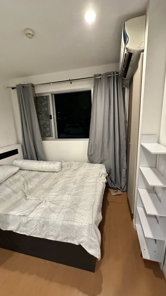 For rent: Lumpini Condotown Nida-Serithai, partitioned room, fully furnished, ready to move in. Book now!