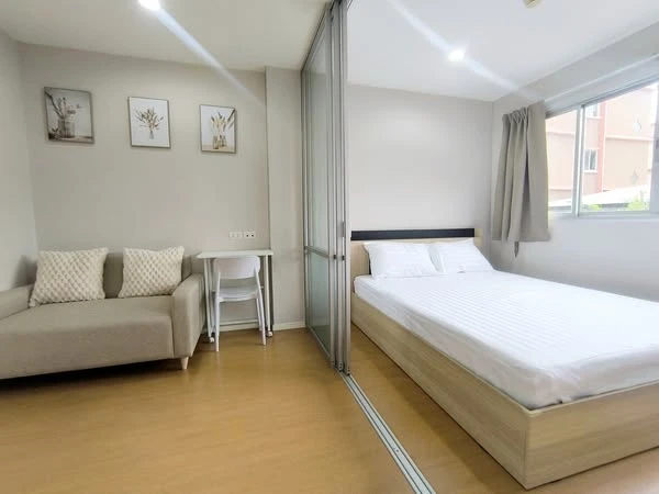 For rent: Lumpini Condotown Nida-Serithai 2, a lovely room, decorated in a cool tone, comes with complete furniture. Reserve now!