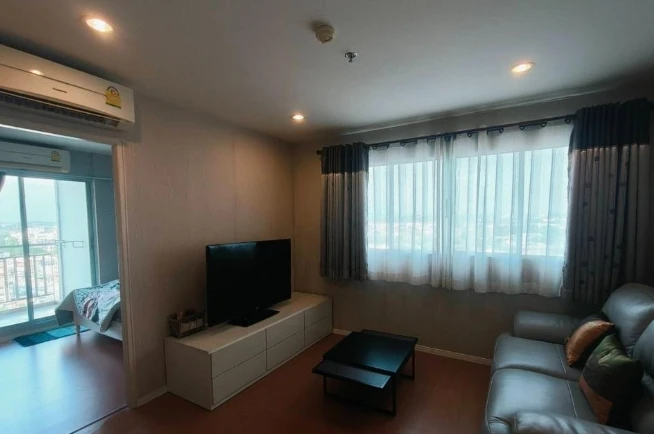 For rent: Lumpini Condotown North Pattaya Sukhumvit, 14th floor. Spacious and comfortable room. Book now!